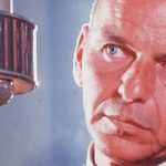 Mucho antes de la Beatlemanía, miles de adolescentes gritaban y se desmayaban por Frank Sinatra: teatros “empapados de orina”