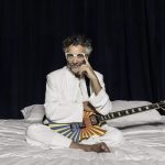 Después de los abucheos y la polémica, el vertiginoso Fito Páez presentó un nuevo disco que habla de un renacer