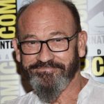 Murió Chuck Russell, el director de ‘La máscara’ que lanzó a la fama a Cameron Diaz y Jim Carrey