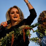 “Jugadooores….”, el hit de Bonnie Tyler que nació como un tema de desamor y se volvió el himno de guerra en las tribunas argentinas