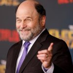 Jason Alexander, de Seinfeld, pide disculpas por una escena “inapropiada” con una actriz menor de edad